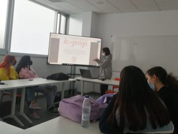 Conferencia “K-pop y la Interacción Parasocial en España: el fenómeno fan en Instagram”, Julia Rodríguez Castillo